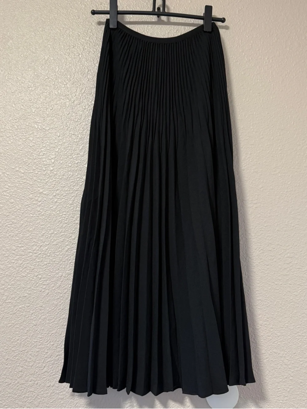 NWOT Jenni Kayne Pleated Midi Skirt Black Minimalist Elastic Waist Essential M - Picture 6 of 7